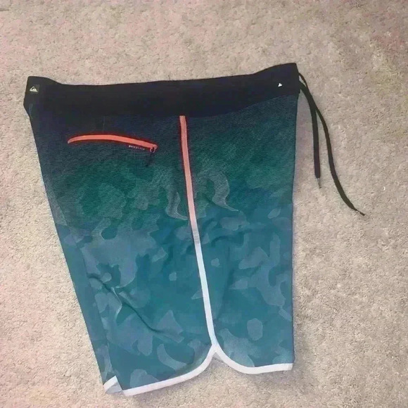NWOT Quicksilver board shorts 38 - Picture 8 of 8